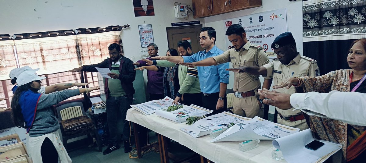 infojamnagargog's tweet photo. મેરા યુવા ભારત જામનગર દ્વારા રોડ સેફટી જાગૃતિ કાર્યક્રમ યો��ી સુભાષ ચંદ્ર બોઝની જન્મ જયંતિ ઉજવાઈ https://t.co/FKfPmzKtXw