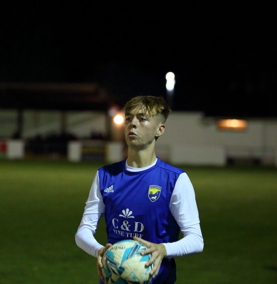 ReadingCityFC's tweet photo. ✍️ #WelcomeBobby | Reading City Football Club is delighted to announce the signing of talented, young right back Bobby Hyland a product of club partner @JMAReadingFC
@BobbyHyland11 made his debut as a second half substitute in our 2-2 draw away to Risborough Rangers on Saturday, in what was the 273rd consecutive game that a student and/or graduate of @JMAReadingFC has featured for the First Team.
Bobby is the 58th consecutive player to have represented the First Team as a result of our partnership with @JMAReadingFC 💙 🤝
https://t.co/kUZdpAydis
#ThePrideOfReading 🦁