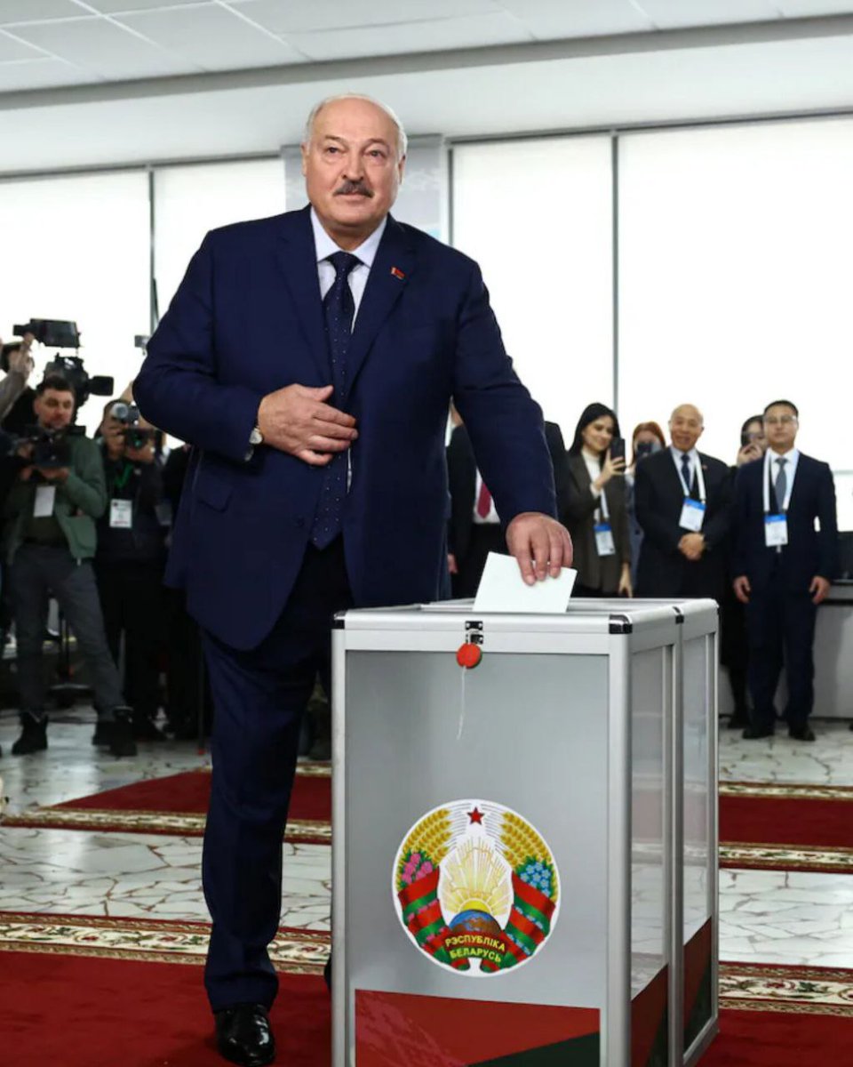 Felicito en el nombre de Venezuela, nosotros sus hermanos y hermanas, a la aguerrida nación de Belarús, con quienes hemos establecido una genuina cooperación y solidaridad fundida en el ímpetu de ambas historias de independencia, coraje y dignidad de nuestros pueblos porque hemos