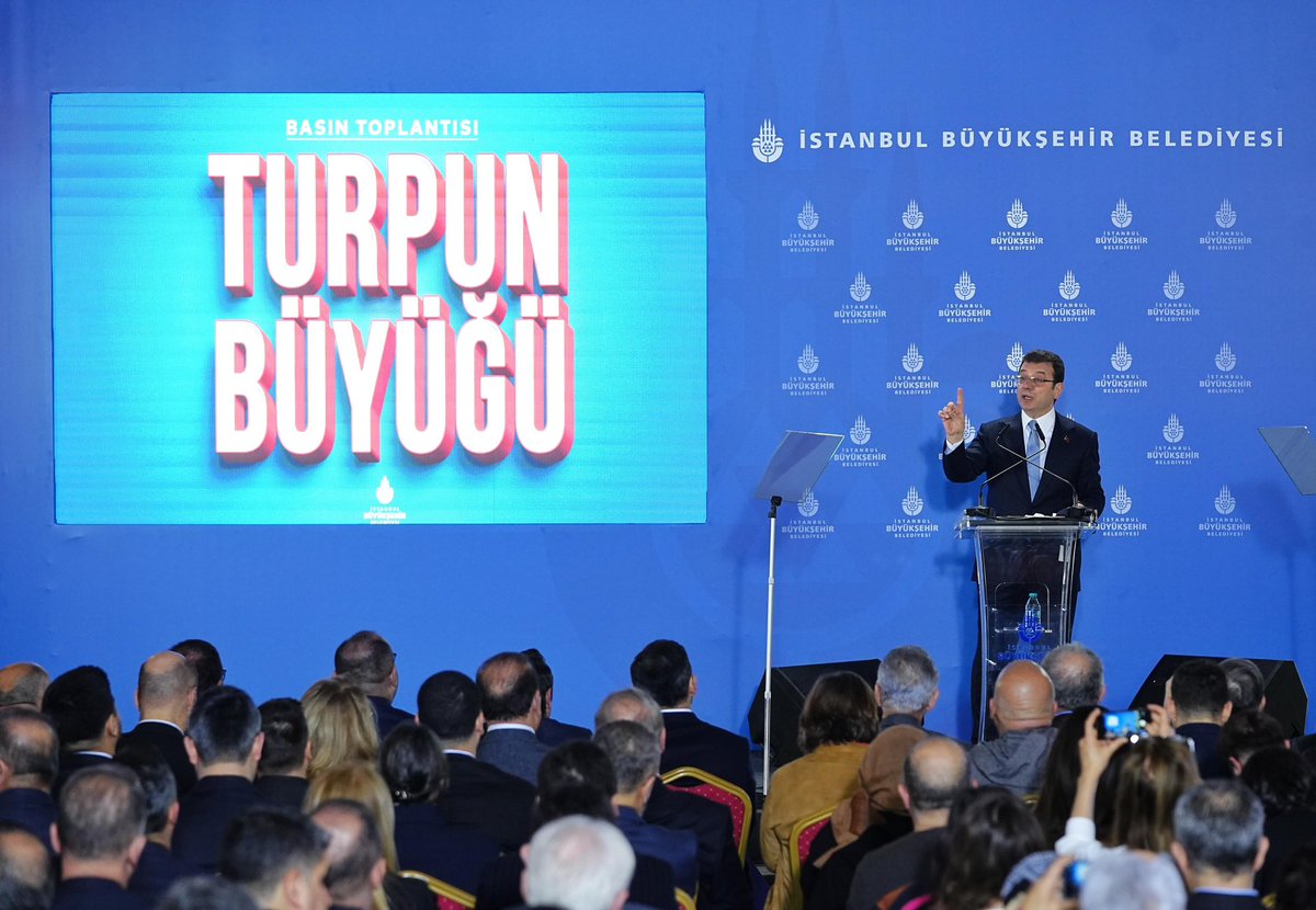 RasimSisman's tweet photo. "Milletin verdiği yetkiyi gasp etmek haramdır."

Demokrasiyi, hukuku ve millet iradesini korumak boynumuzun borcudur.

Bu mücadelede asla yalnız değilsiniz. Biz varız, hep var olacağız. @ekrem_imamoglu https://t.co/gKaRjrqCHE