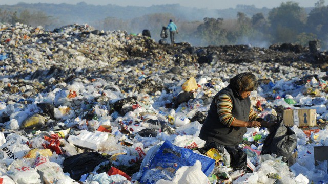 No se puede tapar el sol con la mano.