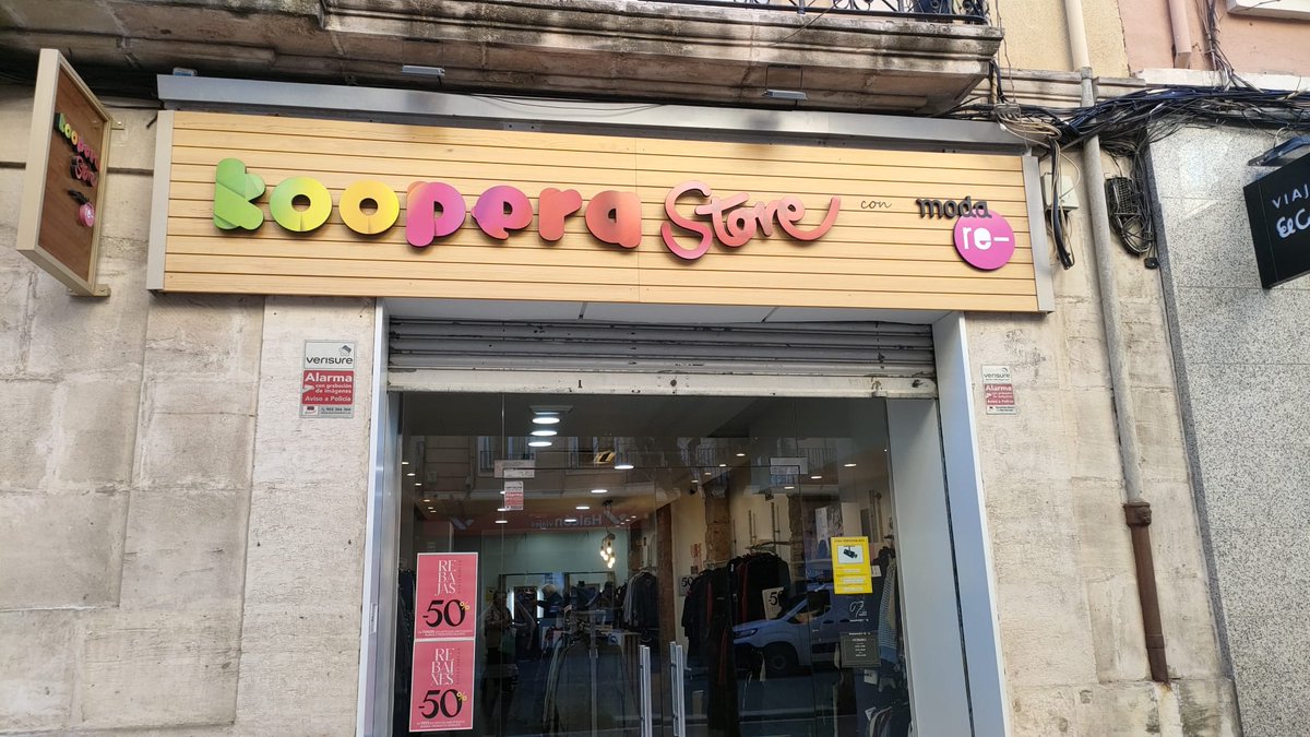 ArropaValencia's tweet photo. 💫 Hito 2024: ¡Renovamos nuestra tienda en Alcoi, Av. Alameda Camilo Sesto, 68! Descubre su nueva imagen y ofertas para un consumo más sostenible.

— Proyecto "Transformando tiendas que inspiran conciencia" Moda Re-Inditex 2024 https://t.co/ZIHh552JUu