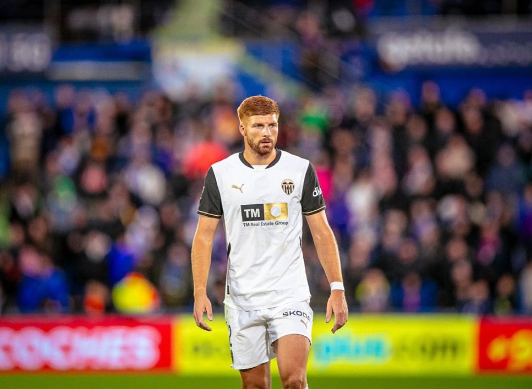 TribunaVCF's tweet photo. 🇧🇪 Maximiliano Caufriez se marcha del @valenciacf

✅ Ya ha cortado la cesión entre @ClermontFoot y @valenciacf

🇲🇰 El club tiene vía libre para firmar a Eljif Elmas https://t.co/m42XefgOrq