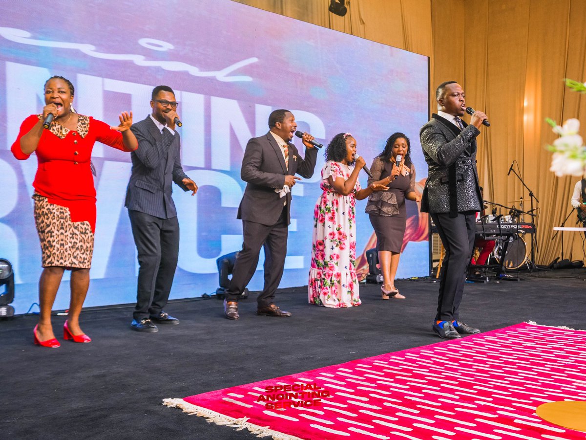 BishopDOAbioye's tweet photo. Your walk into the presence of God every day is a prophetic declaration for exploits. For the word of God says: The steps of a good man are ordered by the Lord: and He delighteth in His way (Psalm 37:23)
#BishopDavidAbioye #SpecialAnointingService #ExploitsByGrace https://t.co/zvb7omxuJa