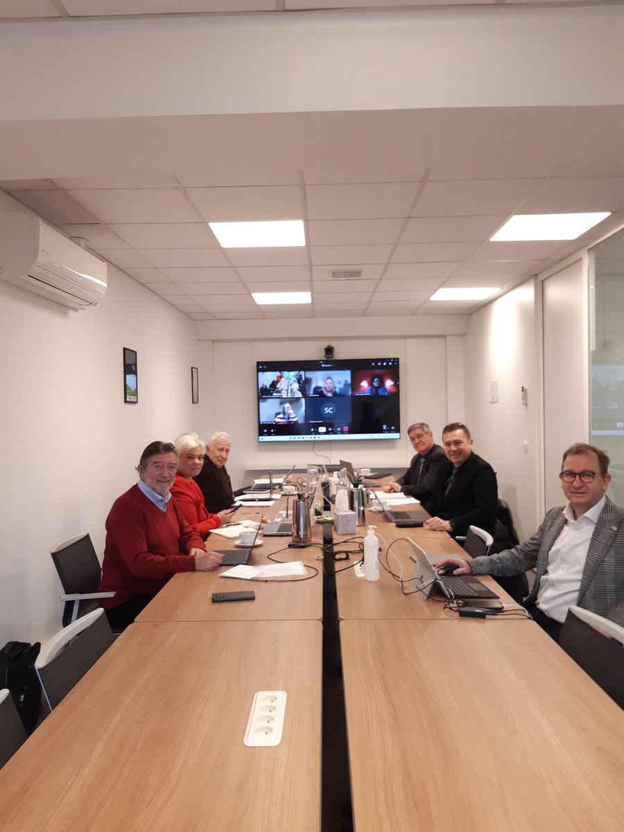The <a href="/CEDentists/">CED</a> Working Group Dental Materials and Medical Devices had its first meeting of the year today, 27 January. The members held a productive discussion on topics such as #MDR from the perspective of the dental profession. 🦷🇪🇺