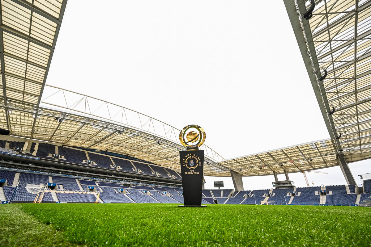 fifaworldcup_pt's tweet photo. 📍 Estádio do Dragão

O troféu do Mundial de Clubes 2025 chegou ao Porto! 😍 🏆 

#TakeItToTheWorld #FIFACWC #TrophyTour https://t.co/GQVAof1BqP