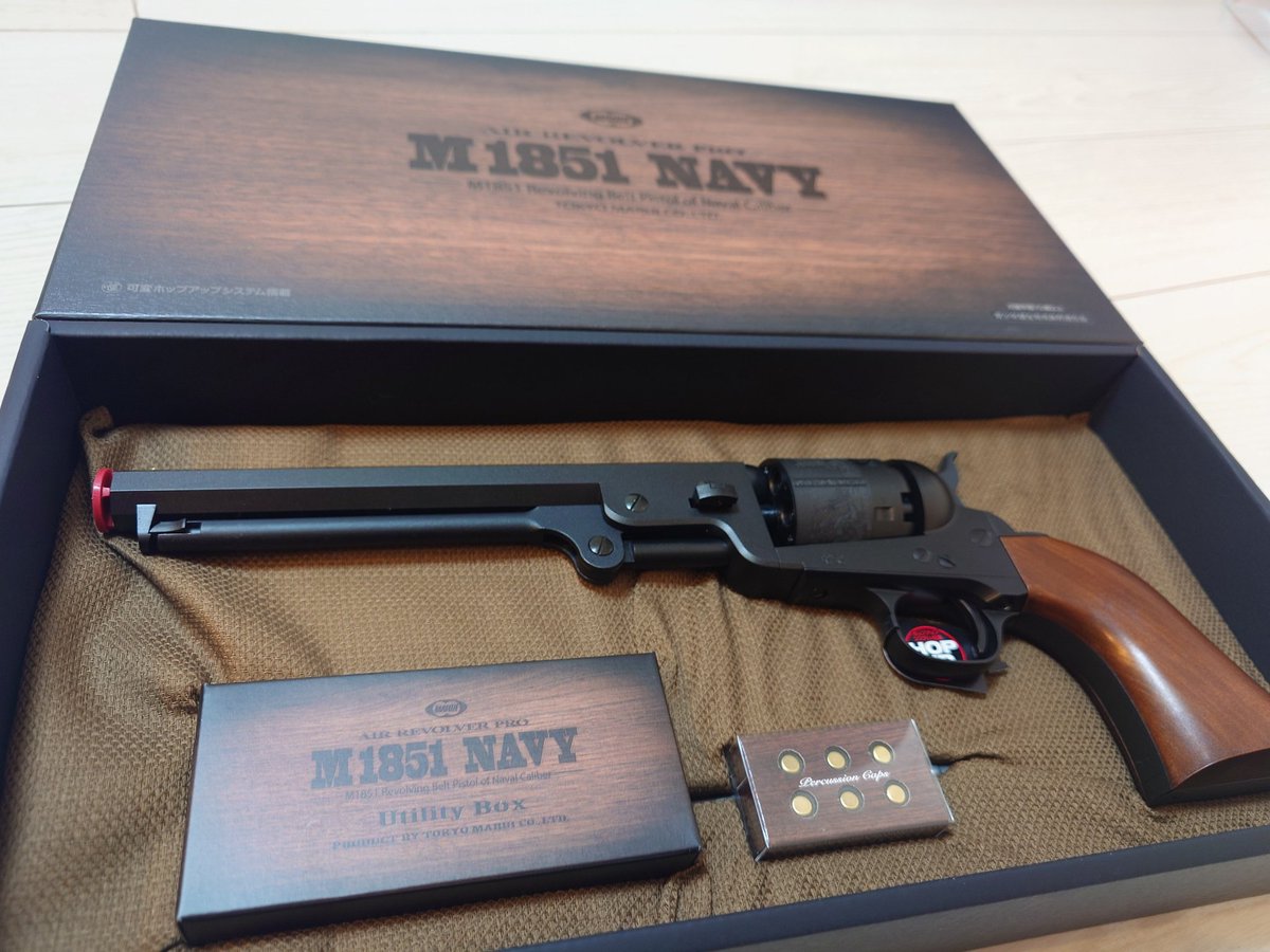 kazezerofire's tweet photo. 東京マルイ　M1851 NAVY買った＼(^o^)／
１０禁なんでめちゃ動作は優しい。まぁロマンアイテムなんで全く気にしてないが（笑）入れ物のデザインも良いし中のクッションもそのまま飾れるようにしてある。こりゃええやん（笑）どう飾ろうかヽ(=´▽`=)ﾉ
#M1851 NAVY https://t.co/QSgPgTYe9M
