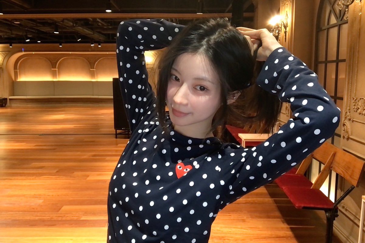 250127 #아사 위버스 포스트

‘₊⁺⊹𖦹🖤⋆⁺

어제 서울 콘서트를 무사히 끝냄과 동시에 저희의 첫 월드투어 막을 열었습니다 
인생 처음으로 콘서트를 준비하는 동안 저 자신과 정말 많은 대화를 나눴던 것 같아요 
무대를 준비하는 매 순간이 너무 설레고 행복했지만 때론 제 부족함에 대해