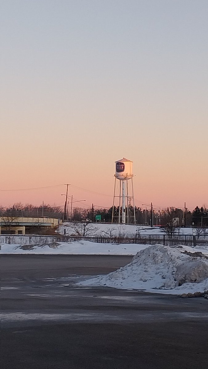 tomrose440's tweet photo. Lovely #MadisonOhio on a beautiful day! #sunrise #LOVES @LovesTravelStop #GrandRiver #WaterTower @JeffTanchak19 @SamRobertsWX @19Weather https://t.co/Fnwpy7GYeh