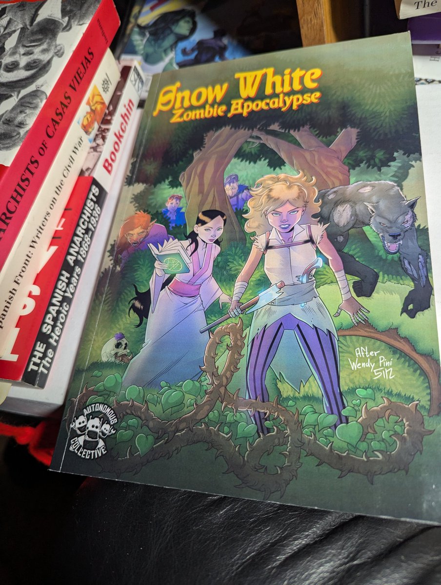 I caught up with <a href="/BrentonLengel/">Brenton Lengel</a> yesterday. We hadn't chatted in a while. Can't wait to crack open his #SnowWhiteZombieApocalypse
I also picked his brain about the #SpanishCivilWar which I'm deep diving into.

#NoPasaran
#NorthernKyCon
#Loki
#Cosplay
#Durruti
#NoMasters
#Anarchy