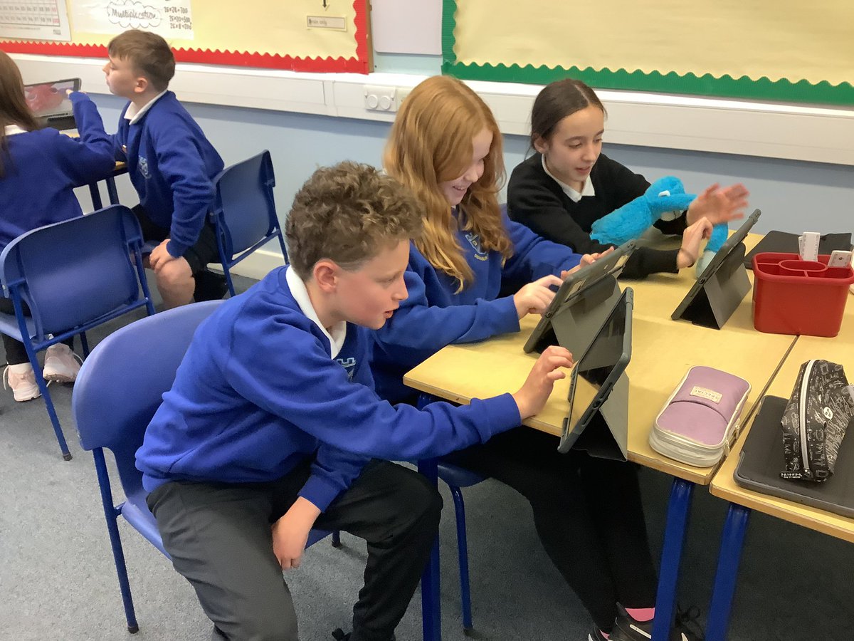DeanburnPS_P7A's tweet photo. Our #HouseLeadershipTeams are hard at work this lunchtime preparing for this week’s #HouseAssembly! Lots of fabulous discussion and teamwork being demonstrated. #P7Team #Houses #Responsibility #Teamwork #Confidence 🔴🟢🟡🔵 @DeanburnPS_P7B https://t.co/mh47tFB3BO