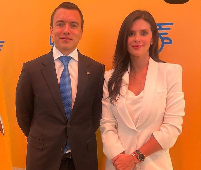 Drwandradee's tweet photo. 🚨ABUSOS EN LA SENECYT|| controlada por DIANA JÁCOME se VIOLAN derechos de personas en situación de vulnerabilidad con enfermedades catastróficas y los funcionarios directivos se amparan en la amistad que tienen con la EX asesora y hoy candidata a la asamblea de Mr. Daniel Noboa ADN🧵
1) Ma. José Ramírez fue despedida en periodo de lactancia y con diagnóstico de enfermedad catastrófica, todo por reclamar el porqué la amiga íntima de Jácome Julia Palma  @Lulapalma1 no cumple con su horario y trabajo y hoy incluso asigna a personal para que participe en su campaña electoral. 
2) Esta emitió un informe al director de la @EduSuperiorEc César Vásquez @cesarvasquez_ec y con base en este, es despedida a pesar de su condición de doble vulnerabilidad. Violando también su derecho al debido proceso. Generando con ello el pago de la protección económica. Pero dañando su hoja de vida y afectándola psicológicamente por daño moral. 
3) En la institución los funcionarios y empleados viven condicionados por los altos funcionarios colocados por Jácome y los abusos que se comenten prevalidos en la amistad con ella. En días recientes se ha producido otro despido a otra persona con vulnerabilidad. 
4) Hoy tendrá lugar la reinstalación de la audiencia de la AP que patrocinamos pues no se trata de dinero sino de derechos; y de combatir el abuso fundado en relaciones de poder. 
5) Se ha denunciado que también se están utilizando recursos públicos en la campaña de la candidata a asambleísta de @Adnecuadorok…
#YaBasta #NoboaNuncaMás 
#NadieEstáSobreLaLey