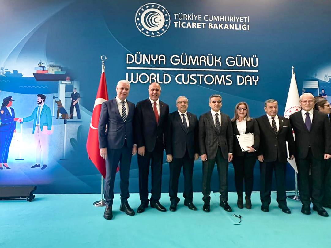 Başkanımız Taşkın Dalay, Ticaret Bakanımız Sayın Prof. Dr. Ömer Bolat’ın davetleri üzerine, bakanlığımızın ev sahipliğinde düzenlenen Dünya Gümrük Günü etkinliğine katılmıştır. 
Başta Bakanımız Sayın Prof. Dr.Ömer Bolat olmak üzere, tüm camiamızın Dünya Gümrük Günü’nü kutluyoruz.