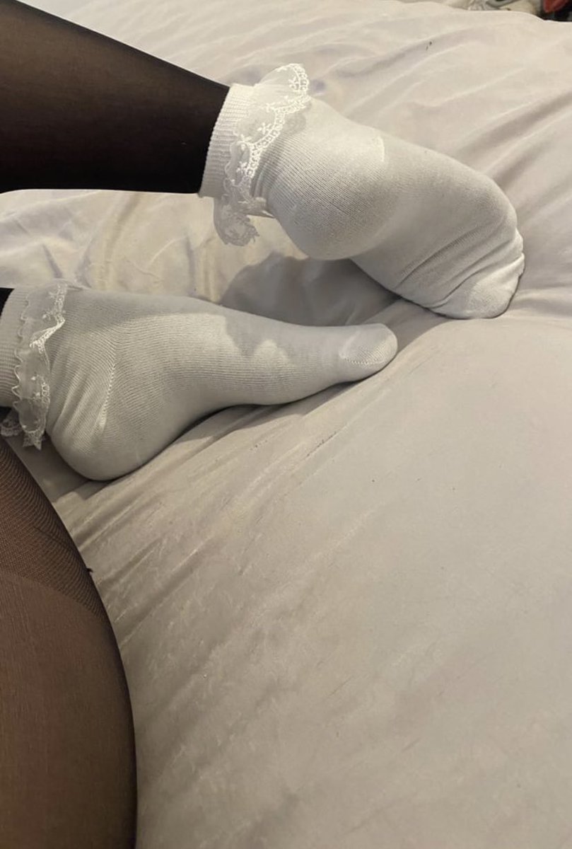 lizaaa6464's tweet photo. Finally remembered my password for this account yayy 😭

#pantyhose #nylonfetısh #socks #beauty #slay https://t.co/nNmPHRn8mo