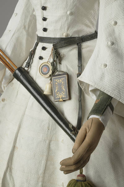 wikivictorian's tweet photo. Archery ensemble of white piqué with pagoda sleeves worn by Fanny de Neufville Giveen, 1855. Museum of London. https://t.co/mKEKkt7ELv