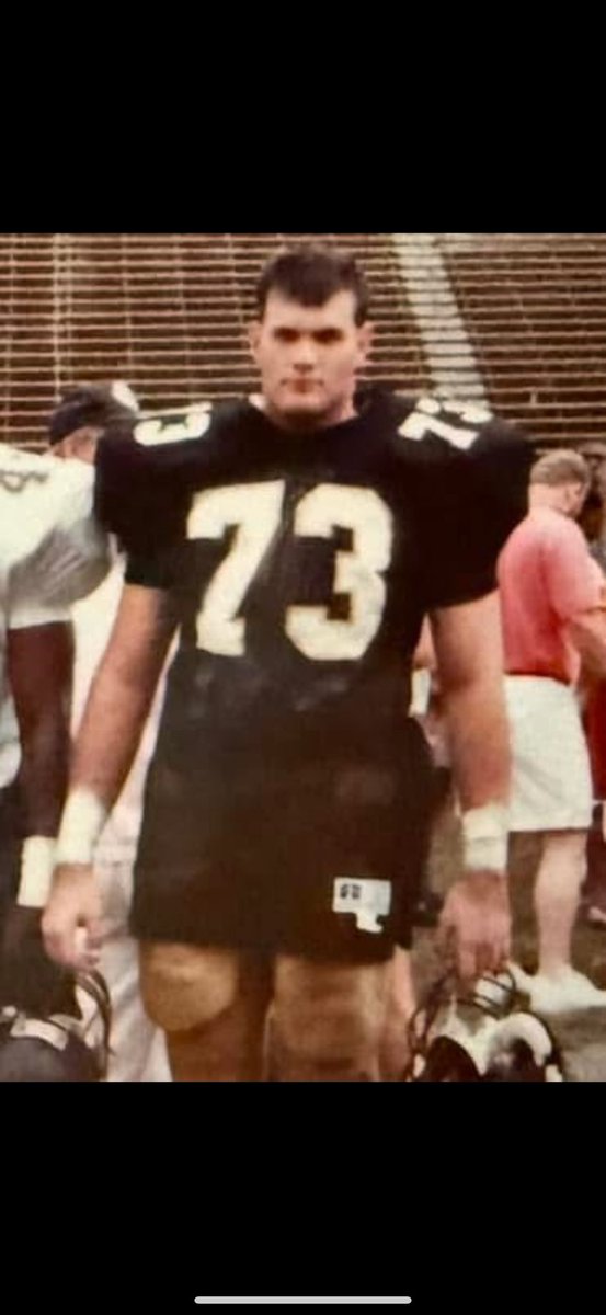 Kwray54's tweet photo. We lost a fellow Hog! RIH Brad Parten Not only were we teammates we were signing classmates. The last Class of Curley Hallman. Rest Well Brother. No more Pain. Onnneeee Time! Ready! Win! Gonna miss you brother. VHFL SMTTT #HogsForever 🦅 🖤💛🖤💛 https://t.co/1bxTDy5XNh