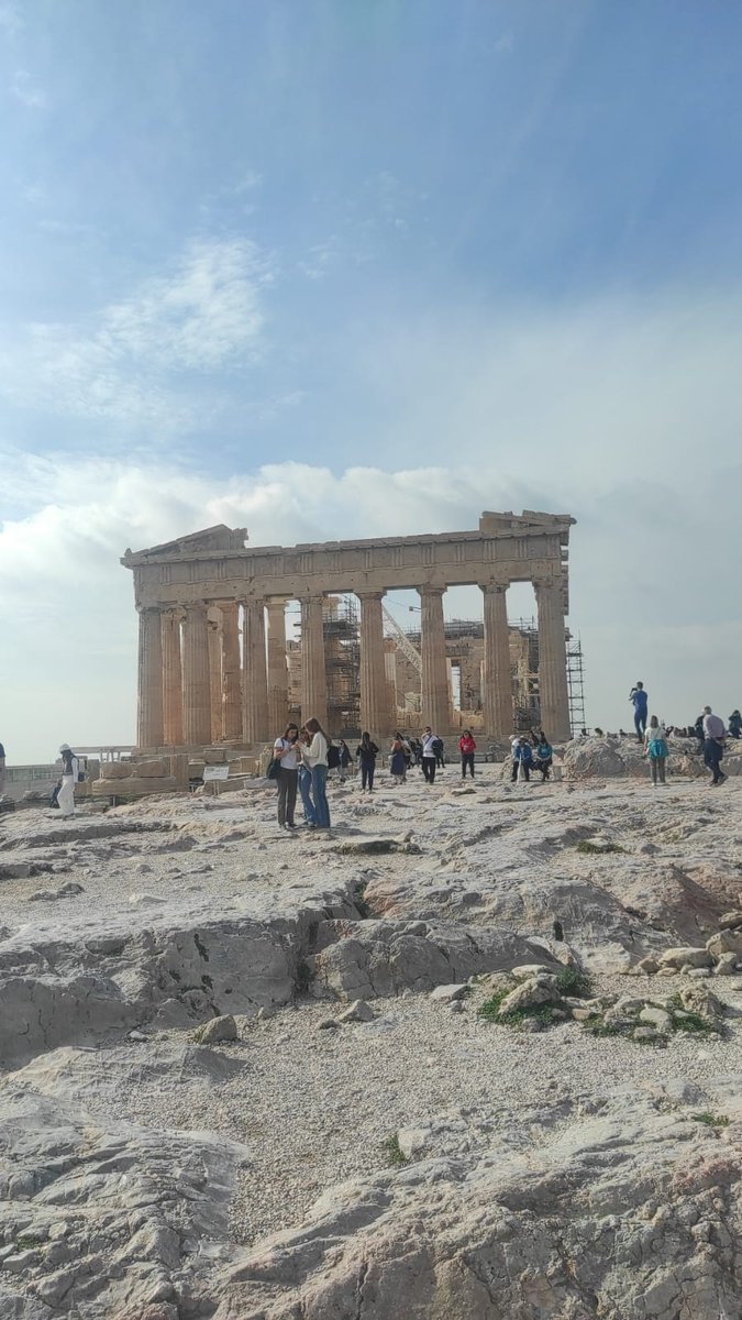 🇬🇷 ¡Nuestros alumnos están disfrutando de un increíble viaje en Grecia con el Departamento de Clásicas! Una experiencia única para descubrir la cuna de la civilización, su historia y su cultura. 🏛️✨