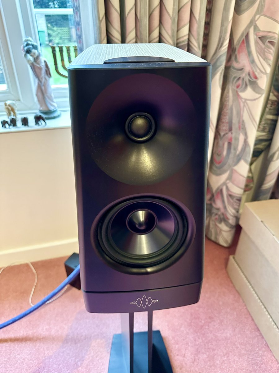 hifilounge's tweet photo. Nice @YgAcoustics Cairn Speaker install recently partnered with Cardas Cables to finish off the customers recent upgrade journey.
Have to say they absolutely sang in his room partnered with Accuphase 👌
#ygacoustics #cardas #accuphase #hifi #speakers #audiophile #audio https://t.co/xD9J1w8qxl