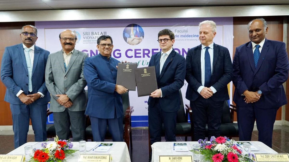 🇫🇷🤝🇮🇳 New academic partnership!

Samir Henni &amp; Prof. Christian Debry led a delegation to Pondicherry, signing an MoU with Sri Balaji Vidyapeeth Hospital for student &amp; researcher exchanges. AI collaboration with IHU Strasbourg is also in sight!
🔗 bit.ly/3Wzl0ku