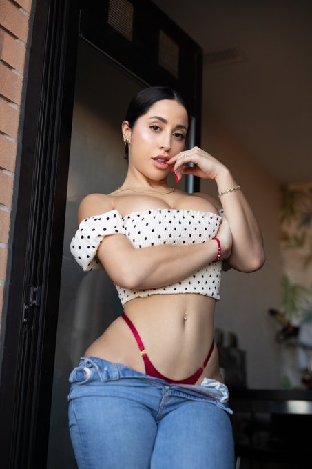 Watch Loveshark🦋's leaked NSFW photo on TwXstars