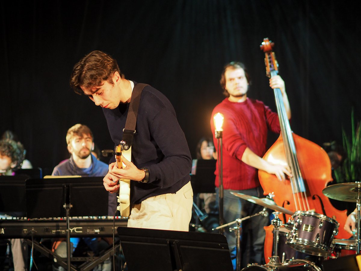 Conservatoire Angers (@crr_angers) on Twitter photo Vous faites quoi ce soir à 20h ? Nous, nous serons au <a href="/400coups_angers/">Les 400 coups</a> pour une soirée spéciale John Zorn ! 🤩 Les élèves de jazz y proposeront une entrée musicale en l'honneur de ce jazzman inclassable.
RDV par ici : les400coups.org/evenements/zor…
#CultureAngers Vous faites quoi ce soir à 20h ? Nous, nous serons au <a href="/400coups_angers/">Les 400 coups</a> pour une soirée spéciale John Zorn ! 🤩 Les élèves de jazz y proposeront une entrée musicale en l'honneur de ce jazzman inclassable.
RDV par ici : les400coups.org/evenements/zor…
#CultureAngers