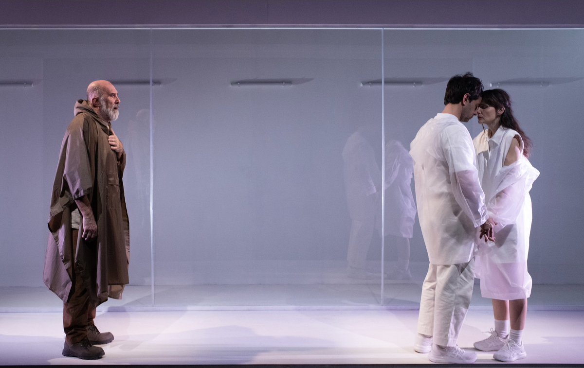 🌬️ ¡Última semana de #VientoFuerte! 

Hasta el 2 de febrero en la Sala Pequeña - Margarita Xirgu.

Obra de Jon Fosse (Nobel 2023), dirigida por José María Esbec.

⏰ 19:30 h (70 min) 
⚠️ Efectos de luz estroboscópica

🎟️ Entradas: teatroespanol.es/viento-fuerte 

#TeatroEspañol