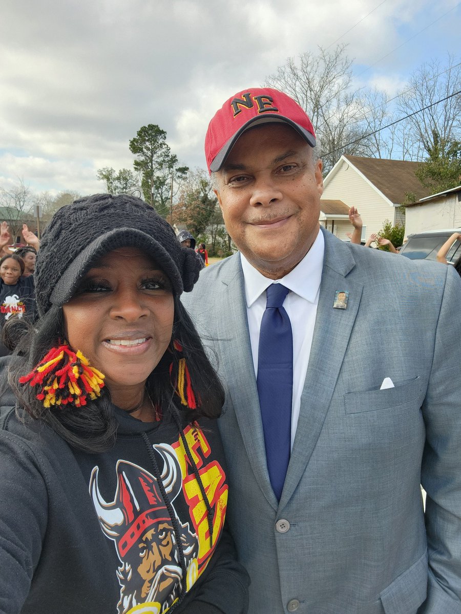 ApplingSchool's tweet photo. 🗣IT WAS A GREAT DAY TO BE A EASTSIDE RAIDER!❤️🖤💛 If you are from or work on the Eastside and you missed the EASTSIDE PARADE/PEP RALLY/PROCLAMATION, you missed a treat today! We had a great time celebrating the NE football players and the Eastside Zone!❤️🖤💛  #EastSideOutLoud https://t.co/VpS9wKbfKO