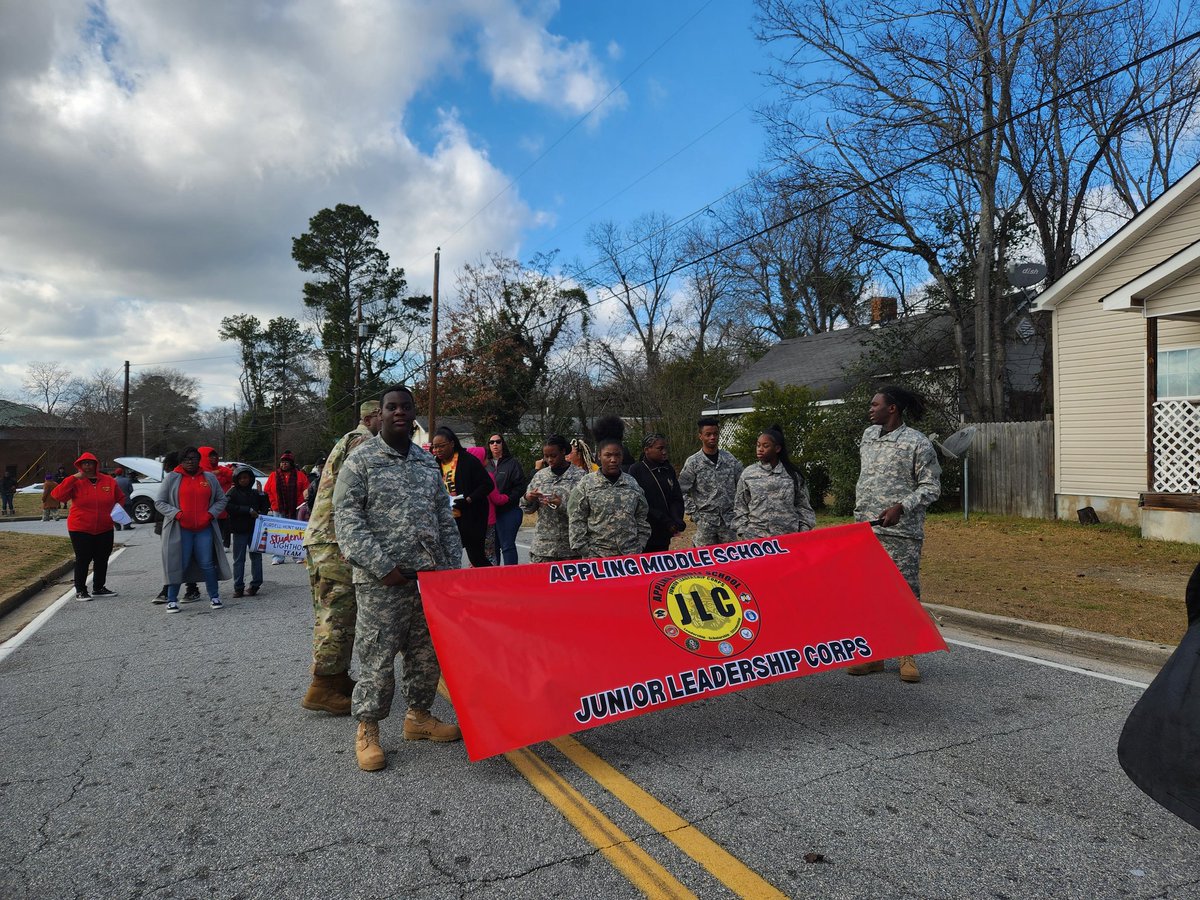 ApplingSchool's tweet photo. 🗣IT WAS A GREAT DAY TO BE A EASTSIDE RAIDER!❤️🖤💛 If you are from or work on the Eastside and you missed the EASTSIDE PARADE/PEP RALLY/PROCLAMATION, you missed a treat today! We had a great time celebrating the NE football players and the Eastside Zone!❤️🖤💛  #EastSideOutLoud https://t.co/VpS9wKbfKO