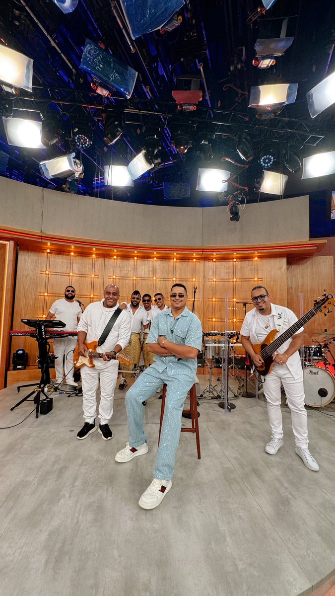 xanddyharmonia's tweet photo. #Xanddynoencontro estamos ao vivo no #encontro https://t.co/TOF8pIKyv6