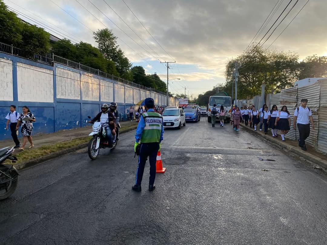 Liz Portillo_🇳🇮 (@lizportillor) on Twitter photo #UnidosEnVictorias, inicia hoy en #Nicaragua el año lectivo 2025, con el entusiasmo de miles de chavalos que inician su camino. Este primer día del ciclo escolar marca el inicio de un año lleno de #VictoriasEducativas. 🇳🇮🎒🙌
<a href="/CarmenNica_/">Carmen Hernández ❤🖤</a>
<a href="/Rcisneros1979/">SOY REVOLUCION🇳🇮</a> #UnidosEnVictorias, inicia hoy en #Nicaragua el año lectivo 2025, con el entusiasmo de miles de chavalos que inician su camino. Este primer día del ciclo escolar marca el inicio de un año lleno de #VictoriasEducativas. 🇳🇮🎒🙌
<a href="/CarmenNica_/">Carmen Hernández ❤🖤</a>
<a href="/Rcisneros1979/">SOY REVOLUCION🇳🇮</a>