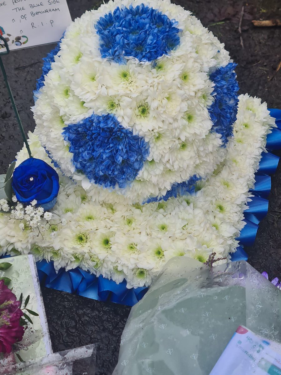 Mommyrachael123's tweet photo. Flowers was arranged and have been put down for Leo, they arenโt off any group of people in particular, they are off all blues fans ๐๐#bcfc #rememberleo https://t.co/qq82oJ2zbH