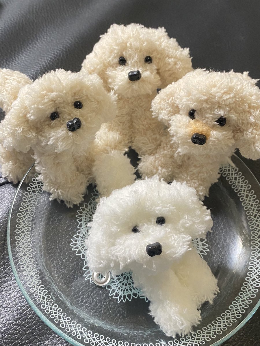 teftefff14's tweet photo. ウチの子と、友人宅に送る様に��しずつ作り足しています🎀
顔を可愛くするのがホントに難しくて😱少しの事で一気に崩れてします💦
続き��明日少し植毛して、友人宅のワンコちゃんに似せながら、可愛く仕上げたいと思います😊
 #モールドール  #トイプードル https://t.co/jf1ruFXlII