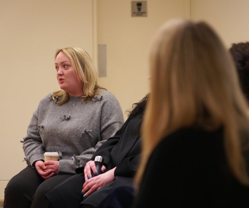 Catherine Hills 🐝 tweet media