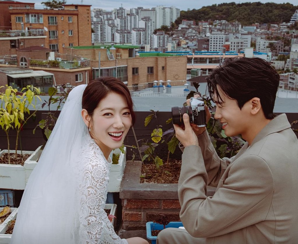 kdramamiss's tweet photo. my comfort couple their wedding pics were so beautiful #DoctorSlump https://t.co/RWqTrEYMGR