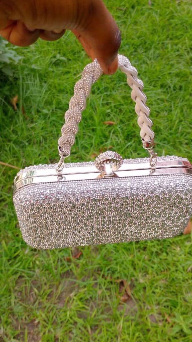lcpk_rdc's tweet photo. 🤩Nous avons une collection spéciale
sac de soirée pour le mariage, les cérémonies, les événements et
bien d'autres. Ces sacs sont parfaitement adaptés pour vous donner de l'élégance, du charisme, de la classe, du waouh🤩
Contactez nous maintenant et nous vous les donnerons à 40$ https://t.co/CBfV5725SZ