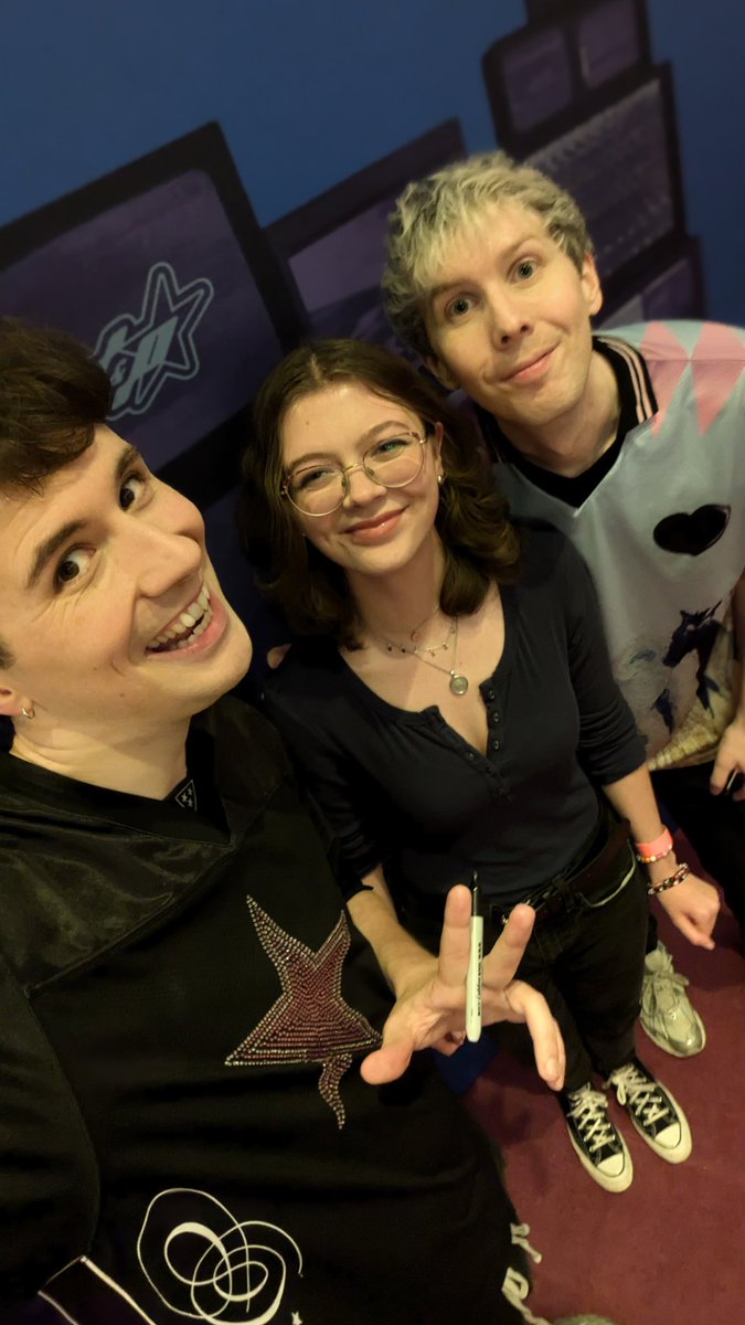 lesbianbatchick's tweet photo. my favourite thing to ever happen to me :3 #terribleinfluencetour https://t.co/g1zLQ9H3DN