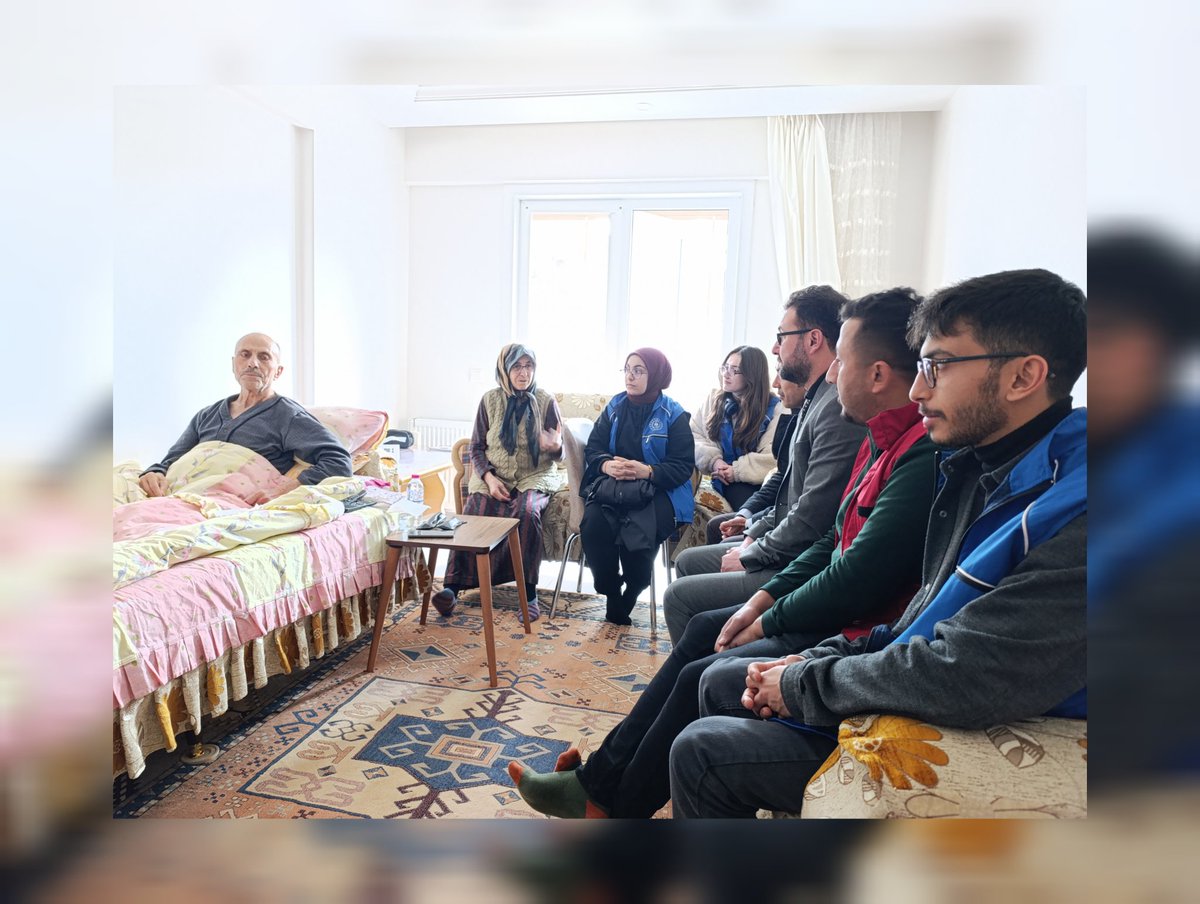 Şehit J. Yzb. Ercan SOLAK'ın kıymetli ailesine İlçe Müdürümüz Harun HORTU ve gönüllü gençlerimizle ziyaret ettik. Sağlık problemlerinden dolayı ameliyat olan şehidimizin babası İbrahim Amcamıza geçmiş olsun dileklerimizi ilettik. 

#gsbkışkulübü
#gönüllüketkinlikleri
#gsbgm