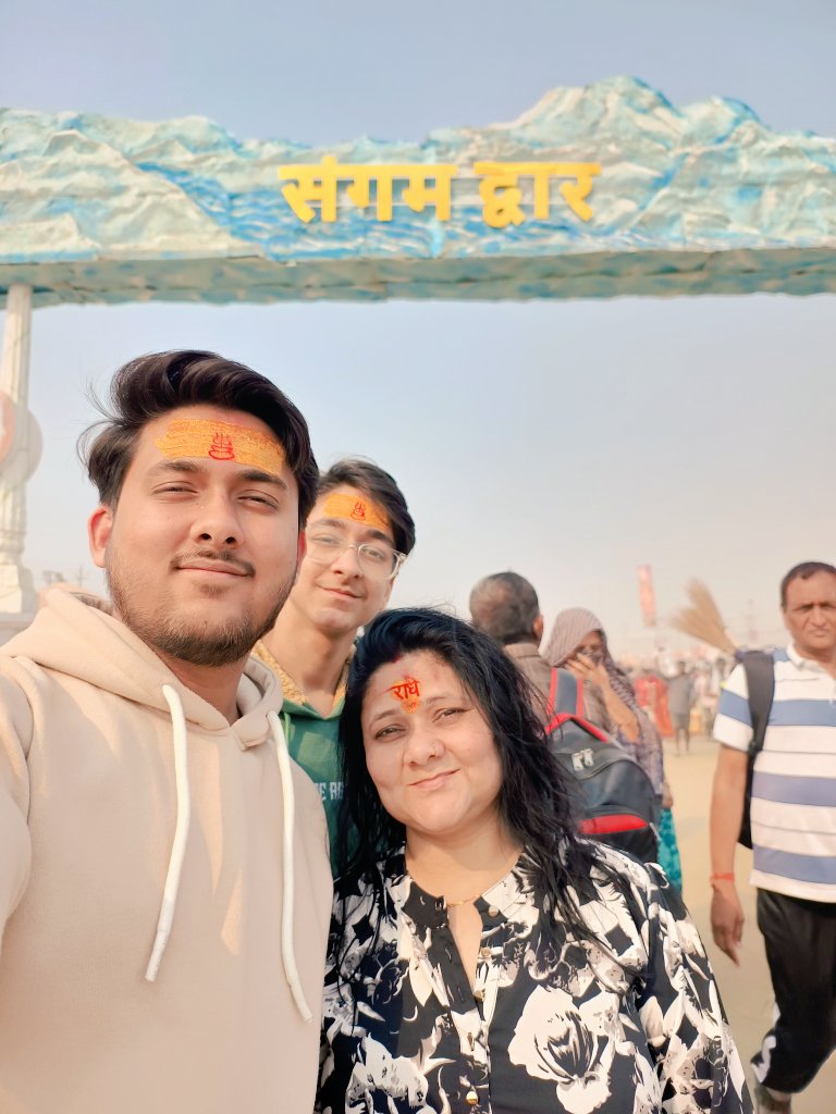 itskaushlendra's tweet photo. महाकुम्भ स्नान करने का सौभाग्य प्राप्त हुआ। 
हर हर गंगे। 🙏🏻
ॐ नमः शिवाय। 🕉️🚩

#महाकुम्भ #महाकुम्भ_अमृत_स्नान https://t.co/1QpnLMmYzE
