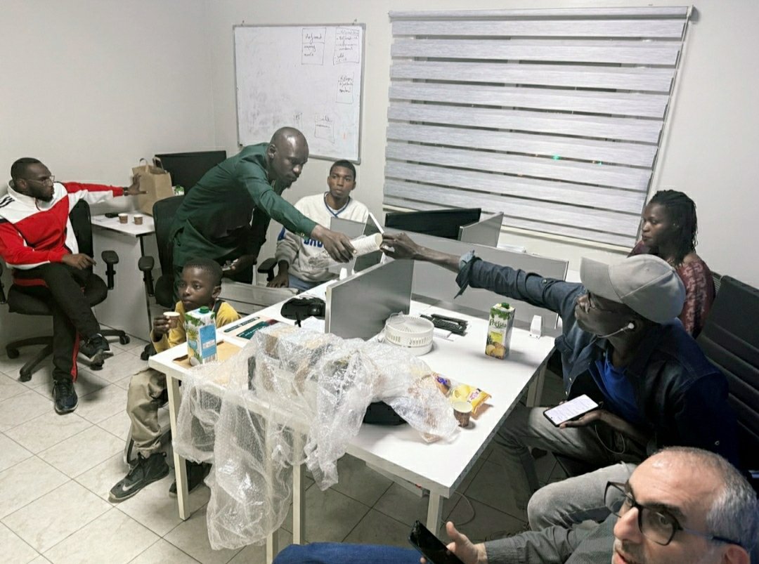 bitcoin_sen's tweet photo. Comme prévu, @Green_Hashrate a animé le 1er meetup de 2025.
Moment pour les bitcoiners de se revoir, d'échanger sur l'actualité et sur le minage en particulier. 

Pour ne rien râter de nos prochains meetups, c'est par ici -> https://t.co/JMbSSn0CRm. https://t.co/BHsAEjGdzu