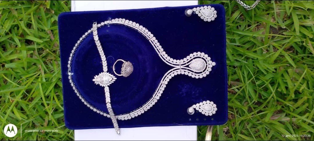 lcpk_rdc's tweet photo. ✨Ne trouvez vous pas magnifiques ces ensembles bijoux femme ?Vous les imaginez déjà sur vous?Ils vous iront à merveille mais aussi, ils sont parfaits pour vous embellir et vous rendre unique en toute circonstance
Priorisez les pour votre mariage, cérémonie et événement. https://t.co/dN3mbVRCIt