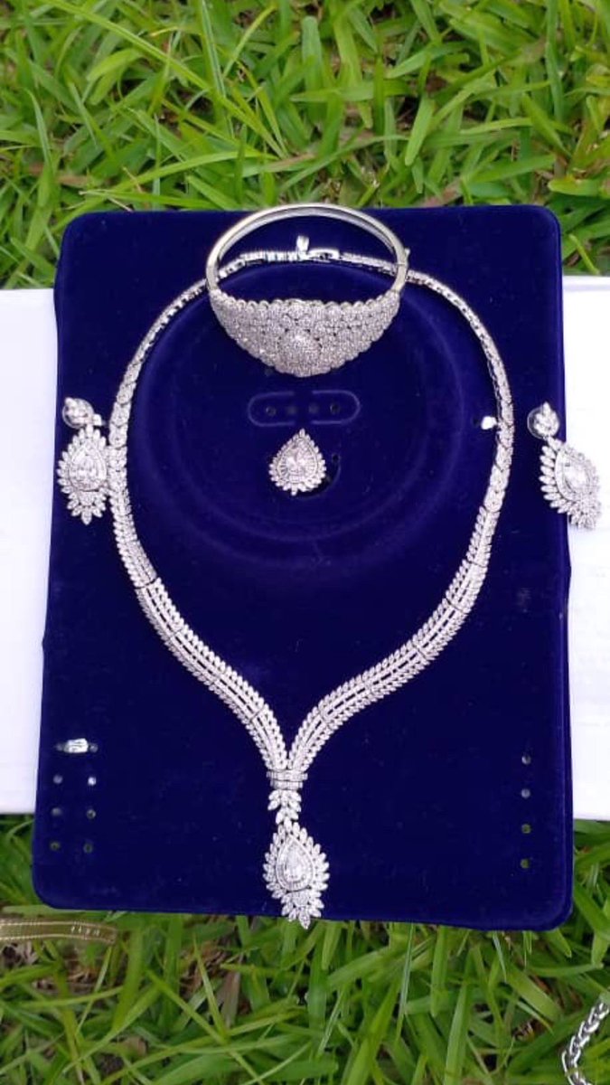 lcpk_rdc's tweet photo. ✨Ne trouvez vous pas magnifiques ces ensembles bijoux femme ?Vous les imaginez déjà sur vous?Ils vous iront à merveille mais aussi, ils sont parfaits pour vous embellir et vous rendre unique en toute circonstance
Priorisez les pour votre mariage, cérémonie et événement. https://t.co/dN3mbVRCIt