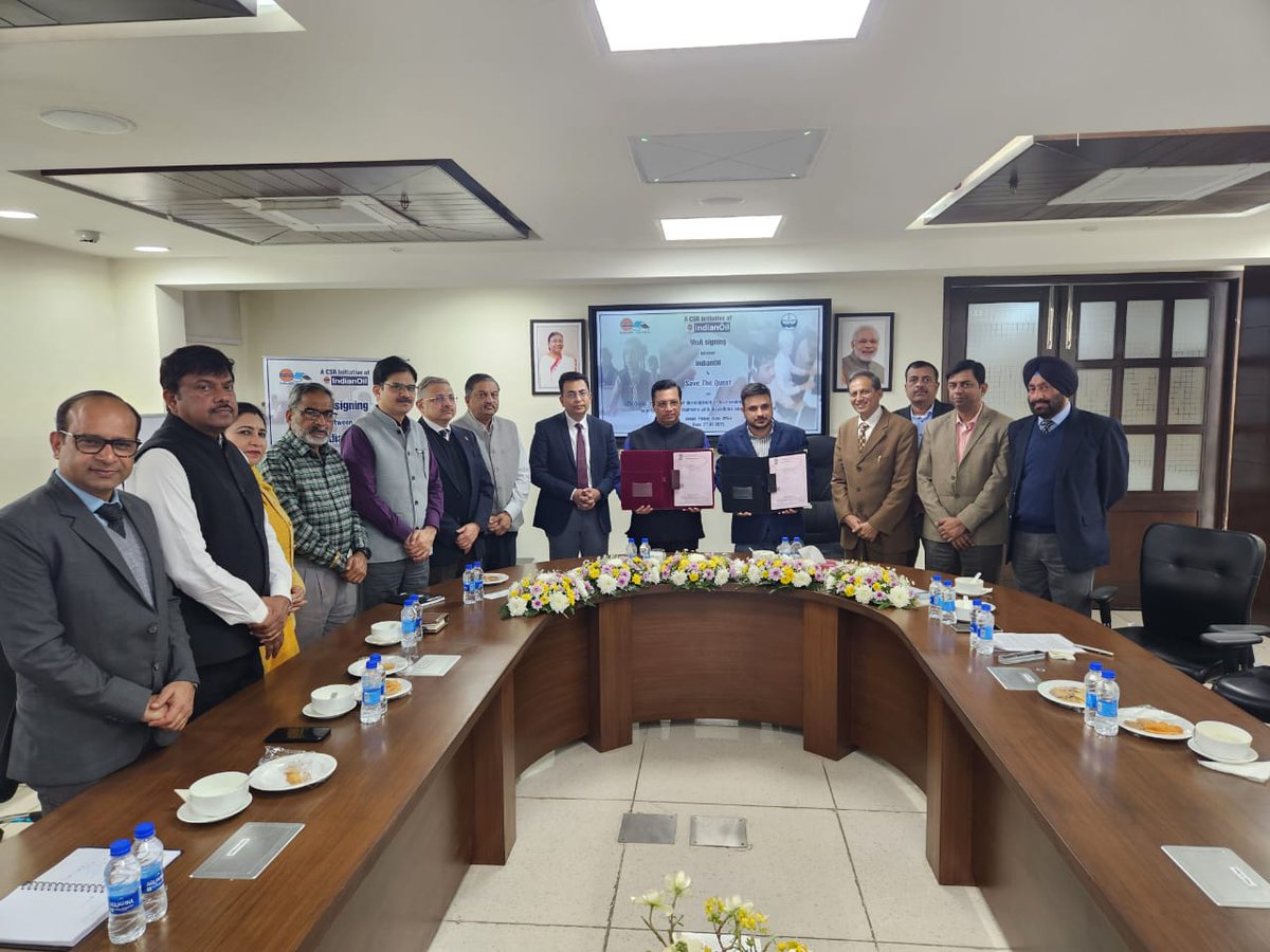 ioclpunjab's tweet photo. @ioclpunjab MoA was exchanged by ED&amp;SH, Sh.Jitendra Kumar with Mr.Saif,founder,Save the Quest (NGO) for a unique CSR initiative-development of Tech Platforms for differently abled &amp; provide Scribe., in presence of ED&amp;SH,Sh. Ashutosh Gupta and all HoDs
@IndianOilcl 
@DirMktg_iocl https://t.co/2o3PDJH883
