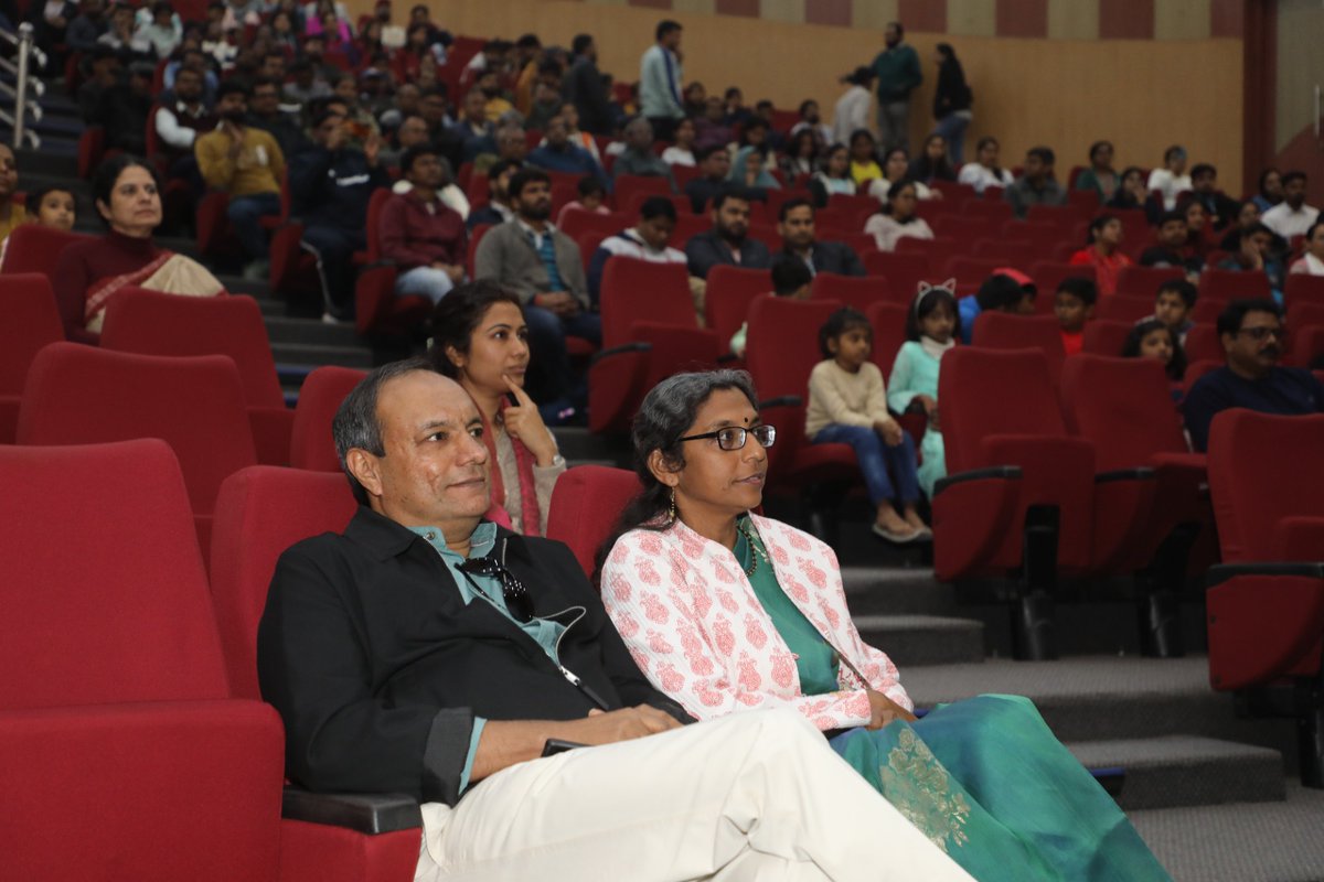 CSIR_CDRI's tweet photo. on the occasion of 76th #RepublicDay #MsAlkaThakur performed a vibrant #FluteConcert at @CSIR_CDRI
@CSIR_IND https://t.co/4CR6UyRJwc