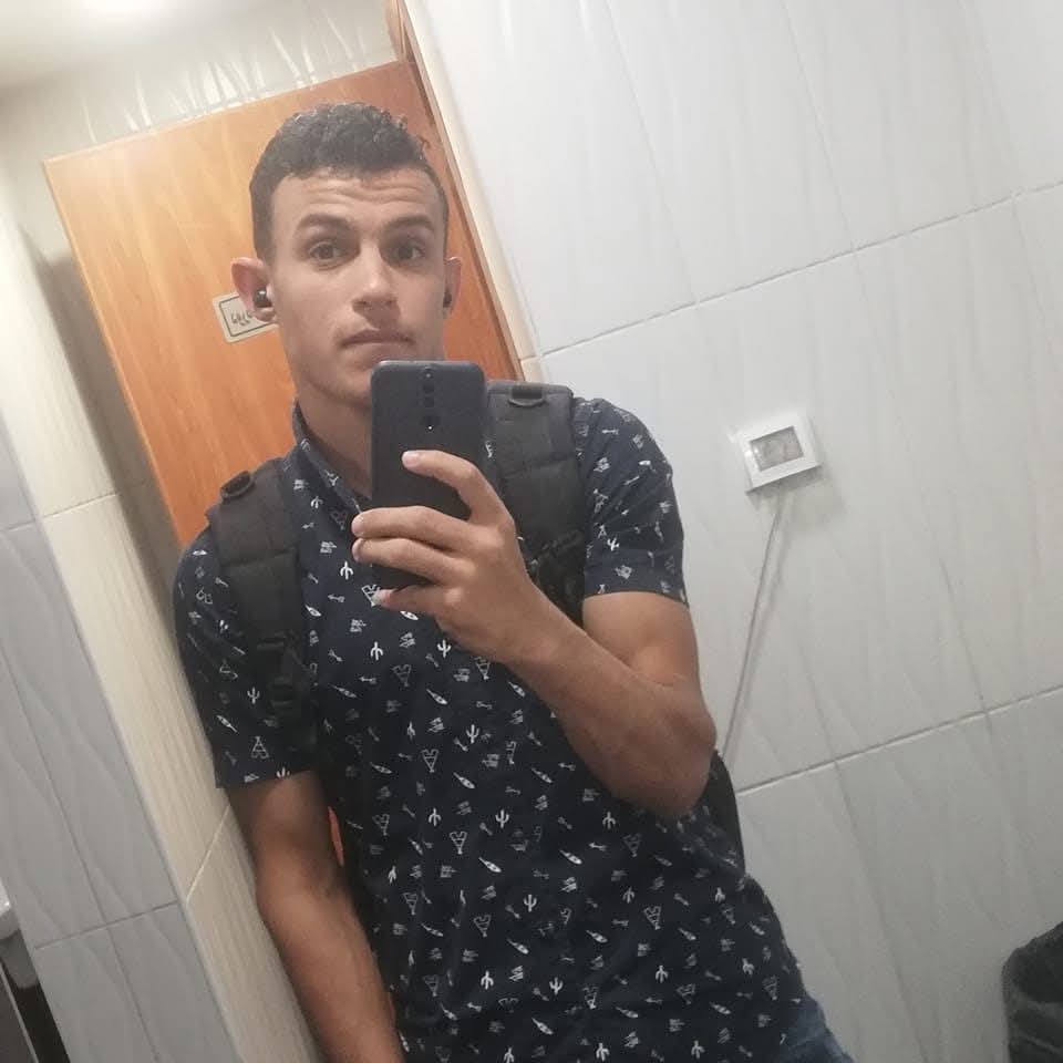 السفر أصبح هو  الاختيار الوحيد او بالاحري الهجره ..👌