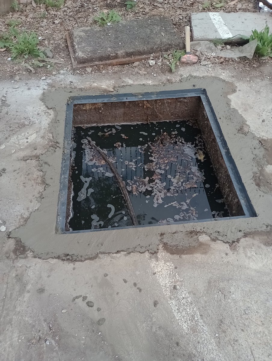 guceji's tweet photo. @SEGIAGUA se solicita el apoyo para desazolve completo y desalojo de aguas negras en área verde de colonia divisadero, alcaldia Tlalpan, esto obedece a qué ya los pozos están llenos y se empieza a inundar la calle, gracias y en espera de su pronta respuesta. https://t.co/TOnNwVPTTq