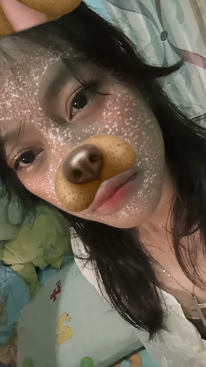 L05H01's tweet photo. me or me https://t.co/fsYCtLiZj7