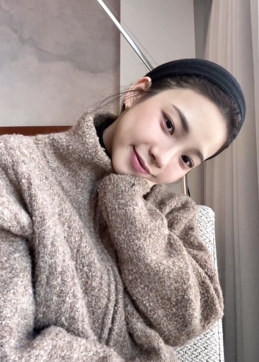 Kahrinayou's tweet photo. Feeling suuuuper cozy~🧸 https://t.co/t1qZWJ4err