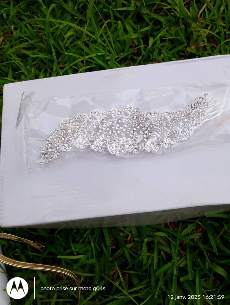 lcpk_rdc's tweet photo. ✨Venez prendre ces barrettes grand format pour rendre votre style encore plus charmant et élégant ✨
Elles sont parfaites pour votre mariage et vos cérémonies 🤩
Elles sont disponibles en 3 modèles à 20$🤩
Et ce chapeau ? Simplement parfait pour votre événement ou mariage, à 30$ https://t.co/EAWMs6eIji