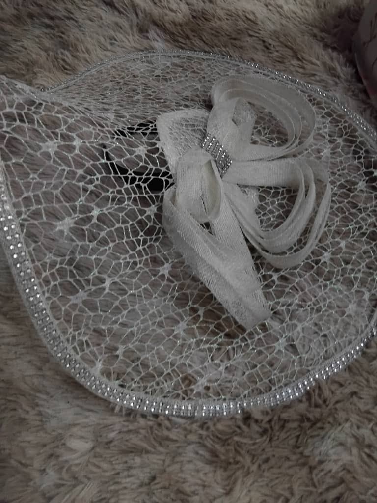 lcpk_rdc's tweet photo. ✨Venez prendre ces barrettes grand format pour rendre votre style encore plus charmant et élégant ✨
Elles sont parfaites pour votre mariage et vos cérémonies 🤩
Elles sont disponibles en 3 modèles à 20$🤩
Et ce chapeau ? Simplement parfait pour votre événement ou mariage, à 30$ https://t.co/EAWMs6eIji