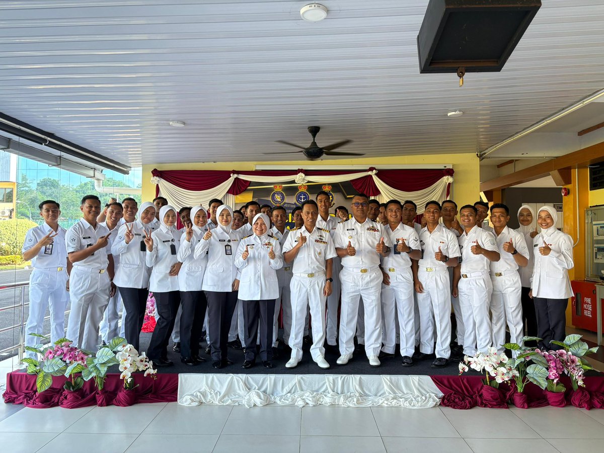 Majlis Serah Terima Tugas Timbalan Pegawai Memerintah telah disempurnakan oleh Pegawai Memerintah DBAB pada 27 Jan 25. 

Kdr Emmy Suriani binti Mokhtar TLDM telah mengambil alih tugas Timbalan Pegawai Memerintah daripada Lt Kdr  Mohd Nordin bin Sahab TLDM. Tahniah diucapkan